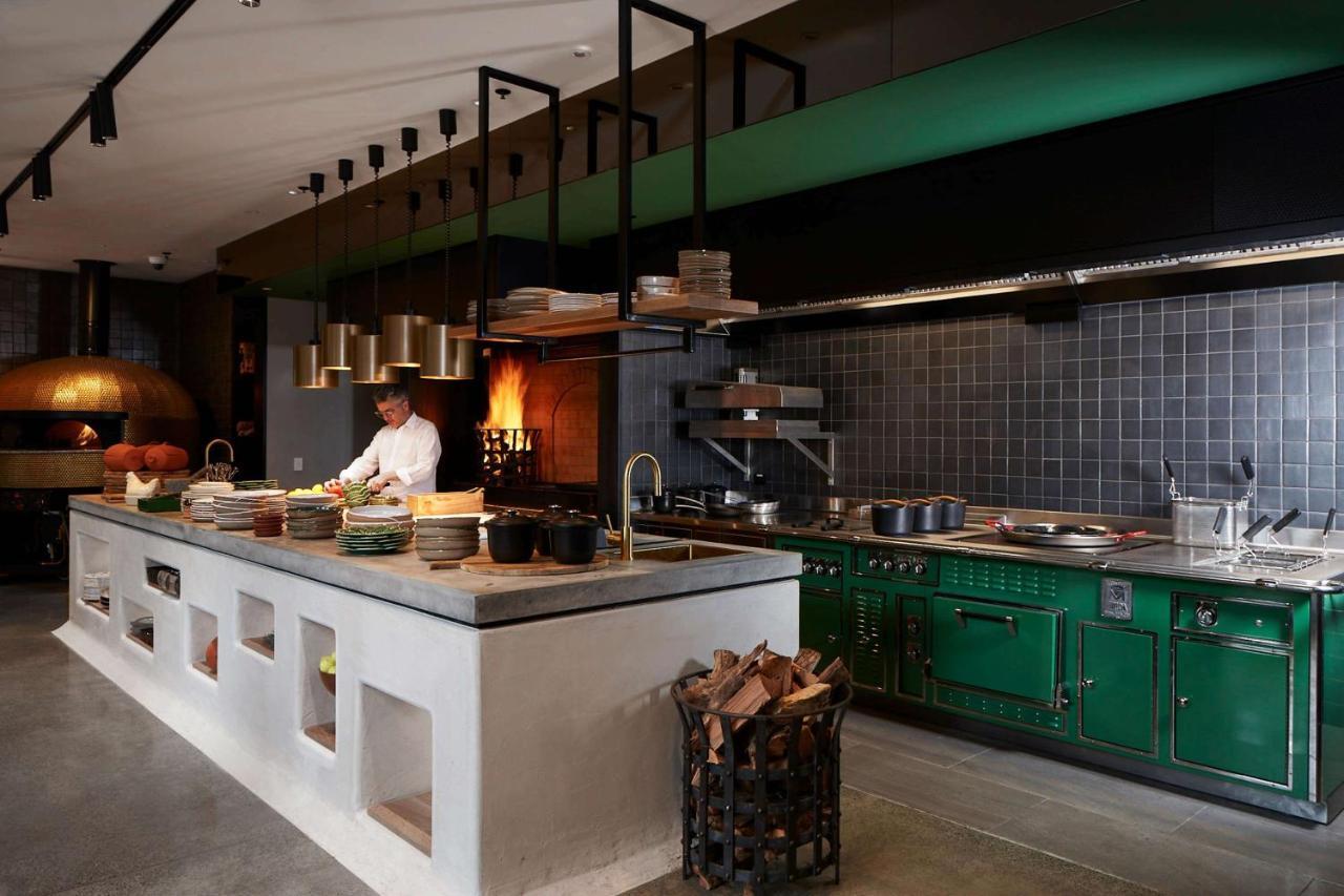 QT Auckland Hotel Buitenkant foto The kitchen at the restaurant
