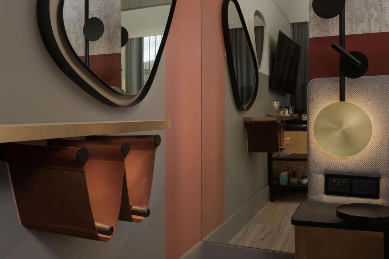 QT Auckland Hotel Buitenkant foto A 3D rendering of a bathroom