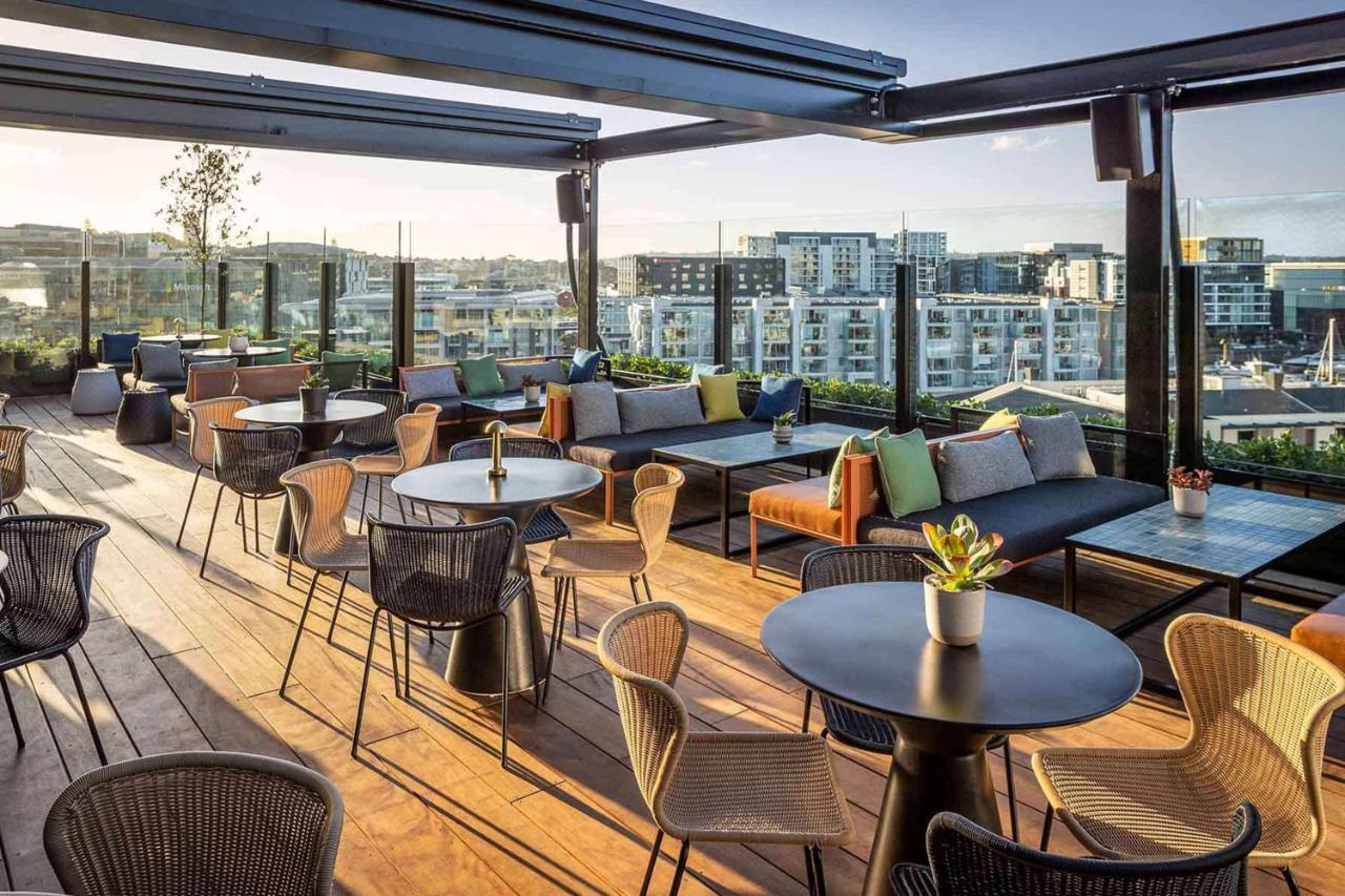 QT Auckland Hotel Buitenkant foto The rooftop bar at the hotel