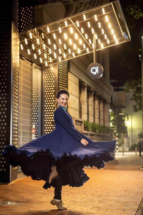 QT Auckland Hotel Buitenkant foto A member of the staff at the hotel