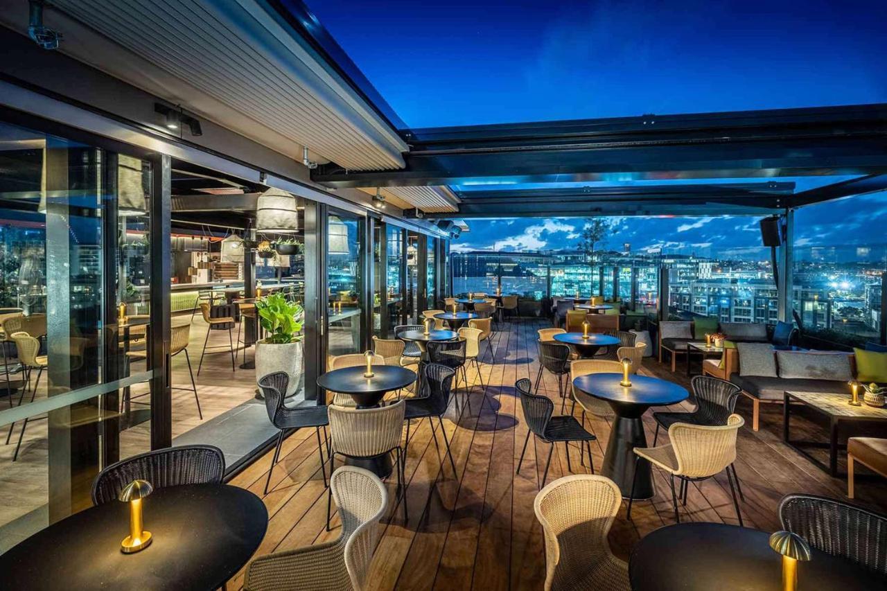 QT Auckland Hotel Buitenkant foto The rooftop bar at the hotel