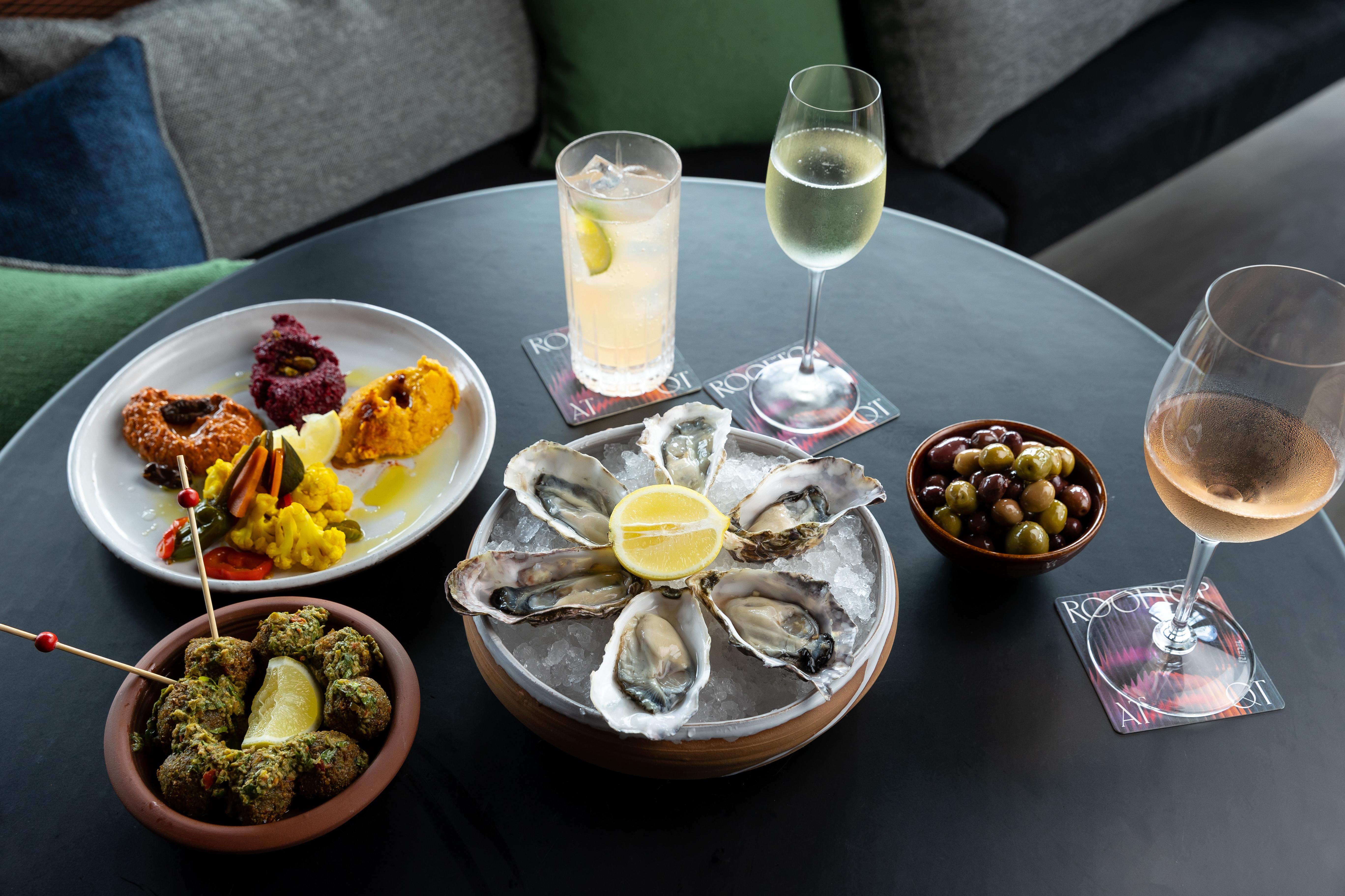 QT Auckland Hotel Buitenkant foto A selection of tapas