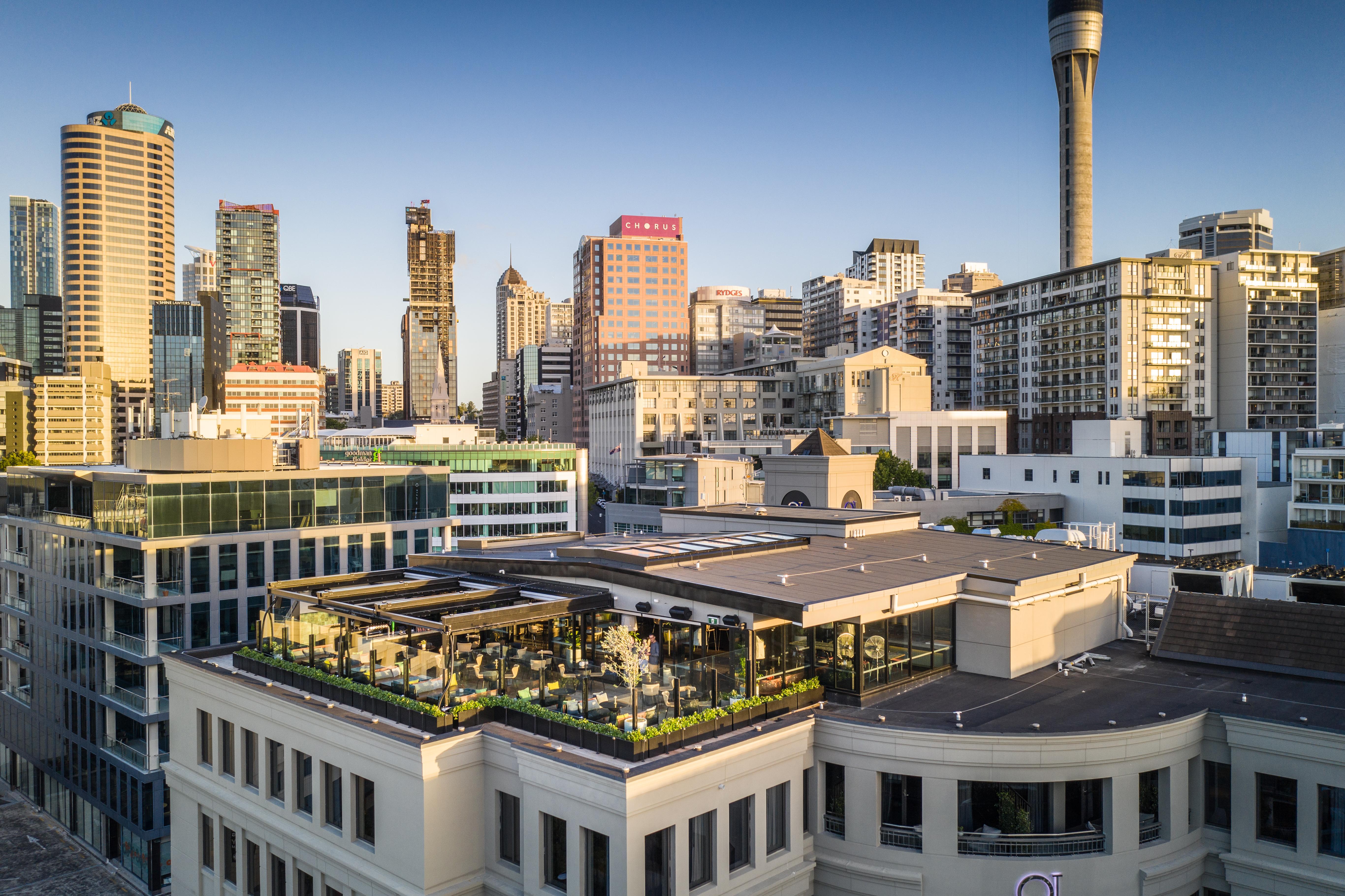 QT Auckland Hotel Buitenkant foto The rooftop bar at the Standard
